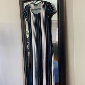 Discreet 90s Vibes Maxi Dress